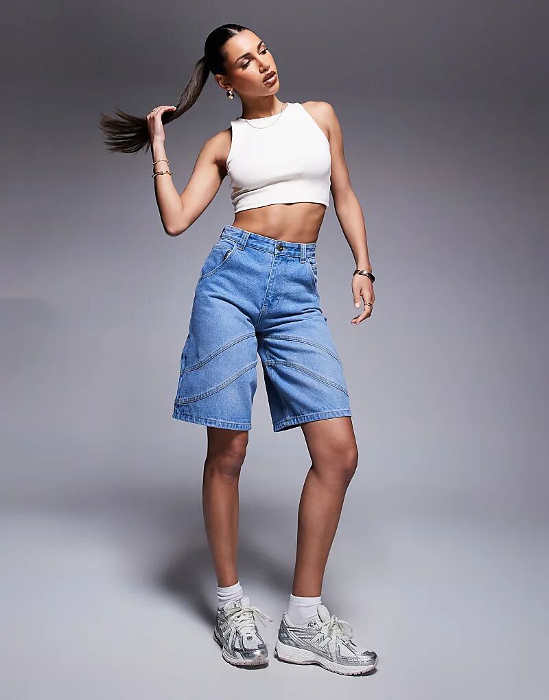 Джинсовые шорты с боковыми швами и вышитым логотипом на заднем кармане, выбеленного синего цвета
Джинсовые шорты с боковыми швами и вышитым логотипом на заднем кармане, выбеленного синего цвета