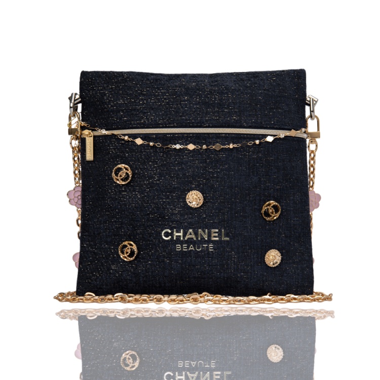 Косметичка женская CHANEL
Косметичка женская CHANEL