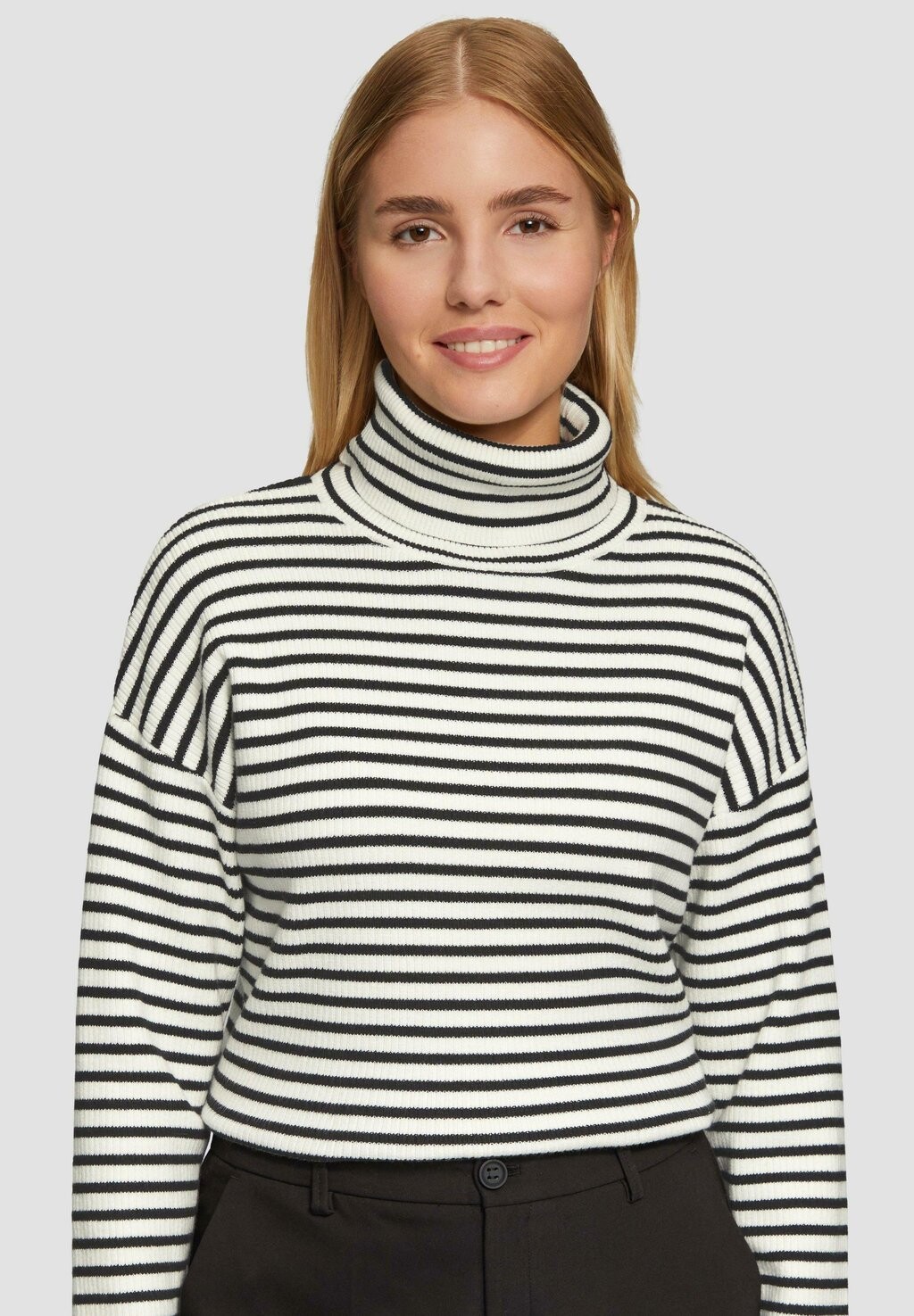 Джемпер ROLLKRAGEN MIT STRUKTUR s.Oliver, черный
Джемпер ROLLKRAGEN MIT STRUKTUR s.Oliver, черный