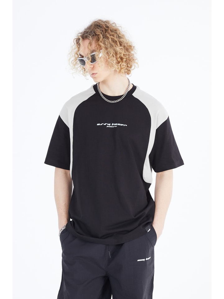 Мужская футболка свободного кроя из хлопка плотностью 320 г/м², черного цвета Ossy Homer, Черный, Мужская футболка свободного кроя из хлопка плотностью 320 г/м², черного цвета Ossy Homer
Мужская футболка свободного кроя из хлопка плотностью 320 г/м², черного цвета Ossy Homer, Черный, Мужская футболка свободного кроя из хлопка плотностью 320 г/м², черного цвета Ossy Homer