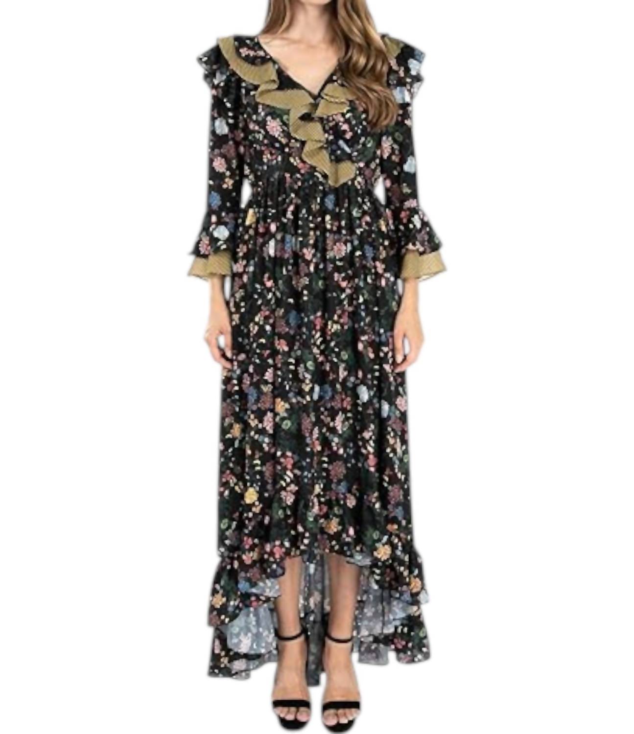 Романтическое платье из велюра в черном цвете TOV
Романтическое платье из велюра в черном цвете TOV