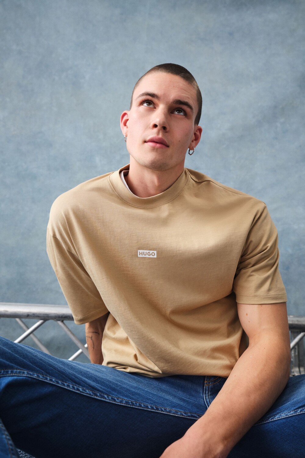 Футболка из хлопкового трикотажа с принтом логотипа Hugo, бежевый
Футболка из хлопкового трикотажа с принтом логотипа Hugo, бежевый
