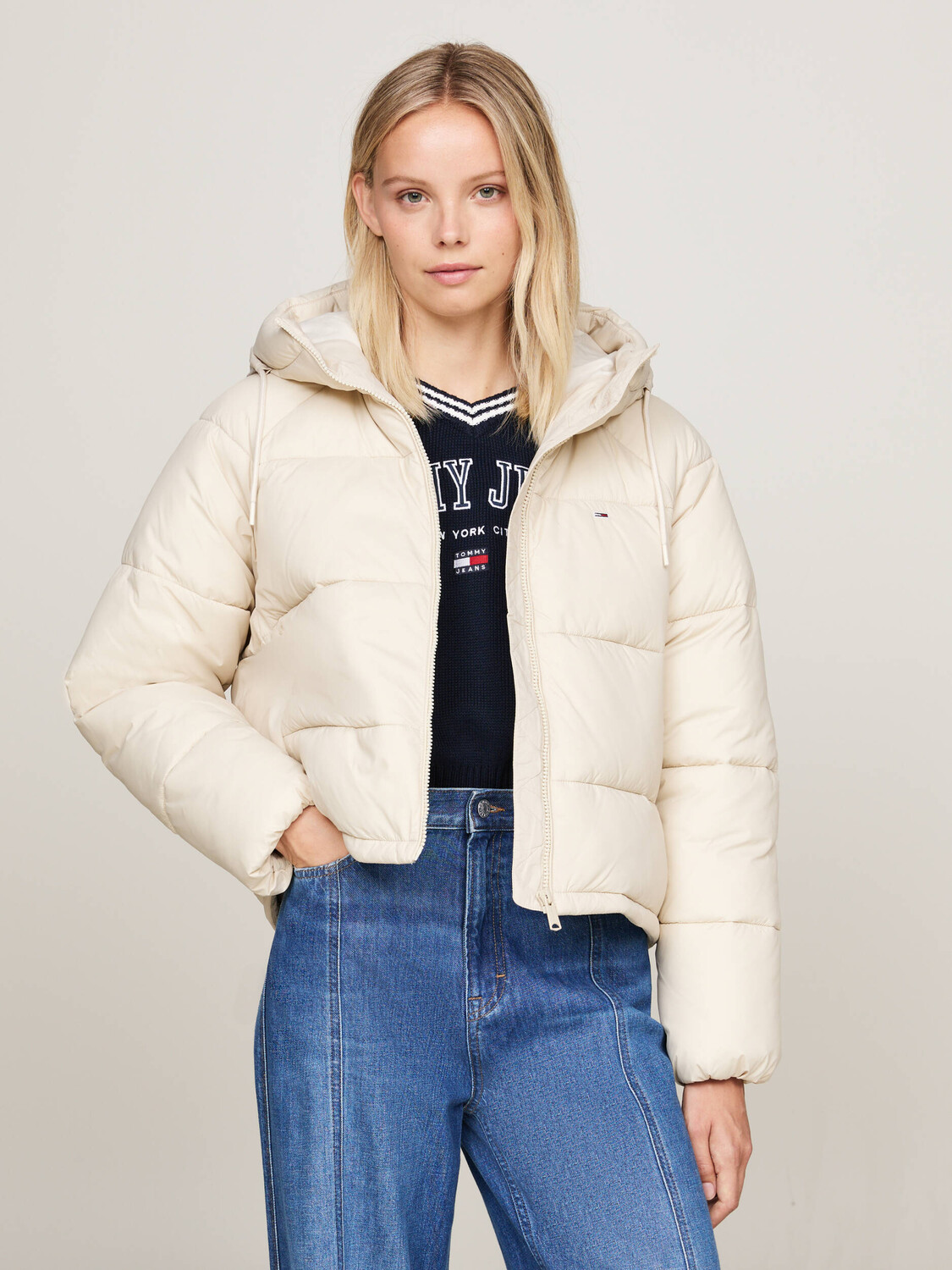 Куртка Tommy Jeans Regular Fit, бежевый
Куртка Tommy Jeans Regular Fit, бежевый