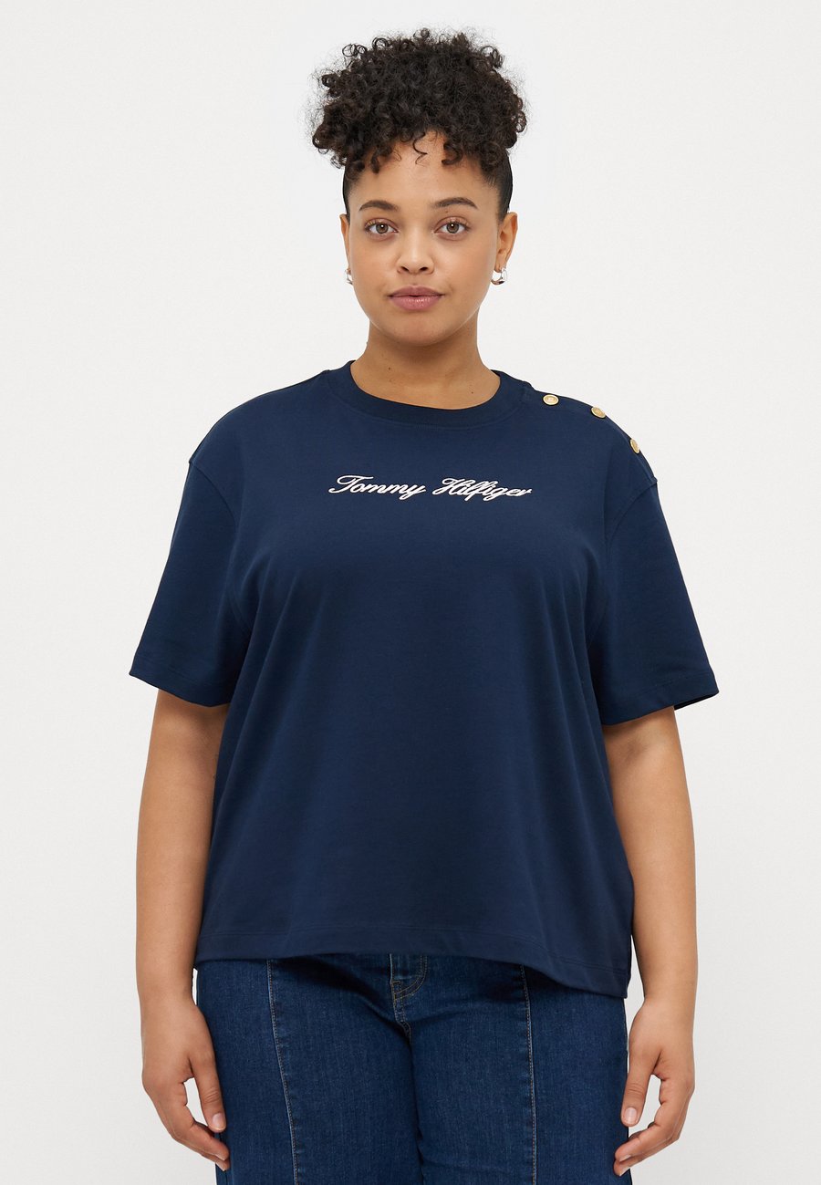 Футболка Tommy Hilfiger Curve SCRIPT TEE, Dark Night Navy/Dark Blue, Синий, Футболка Tommy Hilfiger Curve SCRIPT TEE, Dark Night Navy/Dark Blue
Футболка Tommy Hilfiger Curve SCRIPT TEE, Dark Night Navy/Dark Blue, Синий, Футболка Tommy Hilfiger Curve SCRIPT TEE, Dark Night Navy/Dark Blue