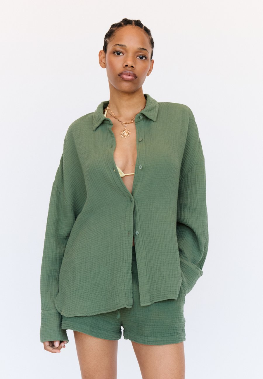 Блуза PULL&BEAR LONG SLEEVE , Green
Блуза PULL&BEAR LONG SLEEVE , Green