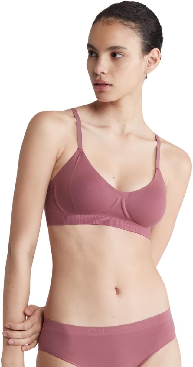 Женский бюстгальтер-бралетт Calvin Klein Bonded Flex Lightly Lined, Crushed Berry
Женский бюстгальтер-бралетт Calvin Klein Bonded Flex Lightly Lined, Crushed Berry