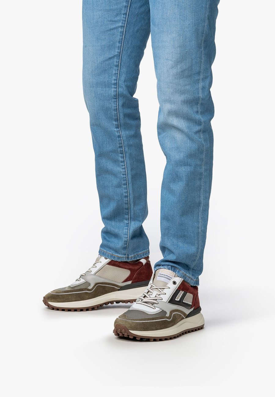 Кроссовки Floris van Bommel NOPPI, Darkgreen/Dark Green
Кроссовки Floris van Bommel NOPPI, Darkgreen/Dark Green