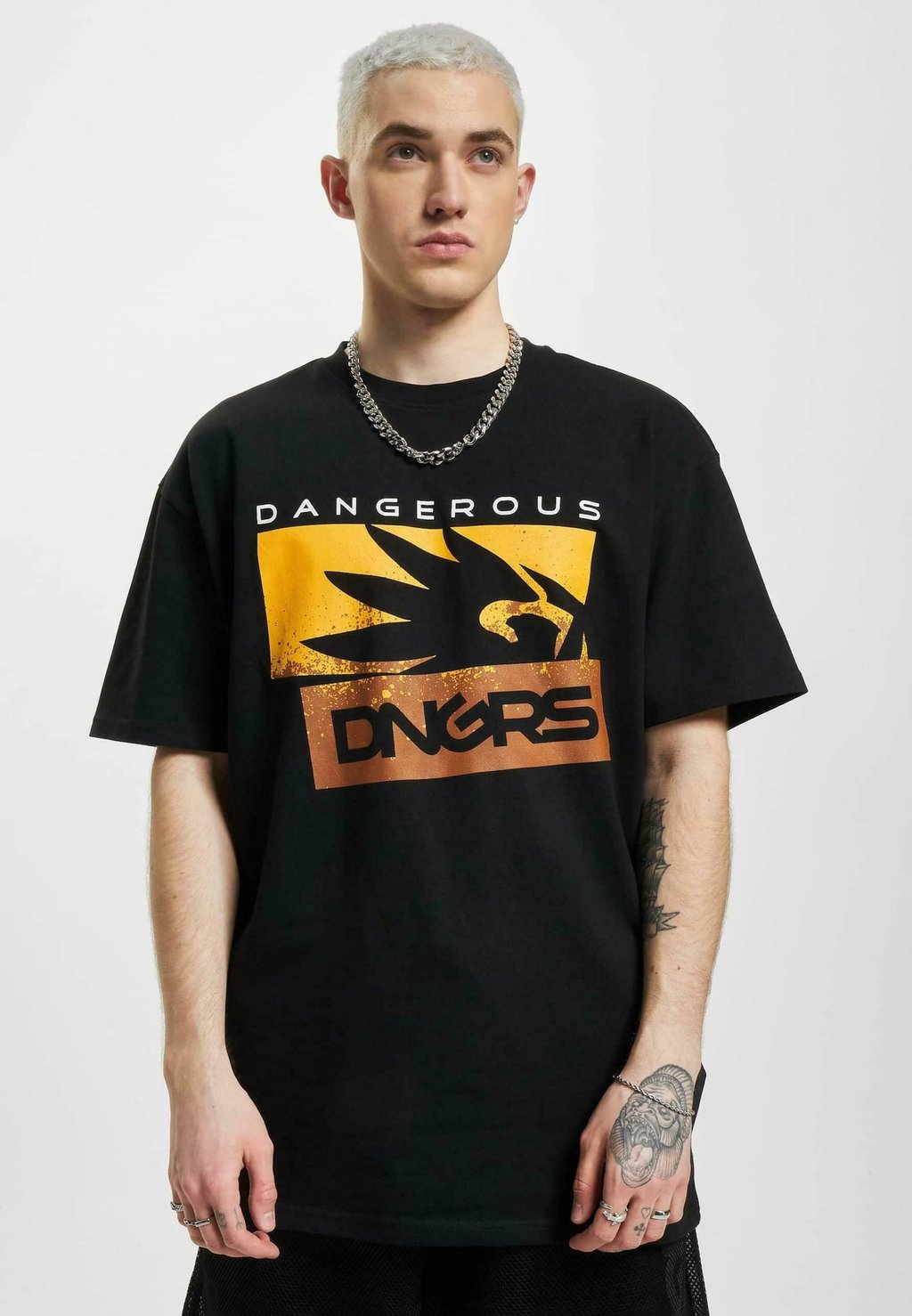 Футболка с принтом Dangerous DNGRS, черный
Футболка с принтом Dangerous DNGRS, черный