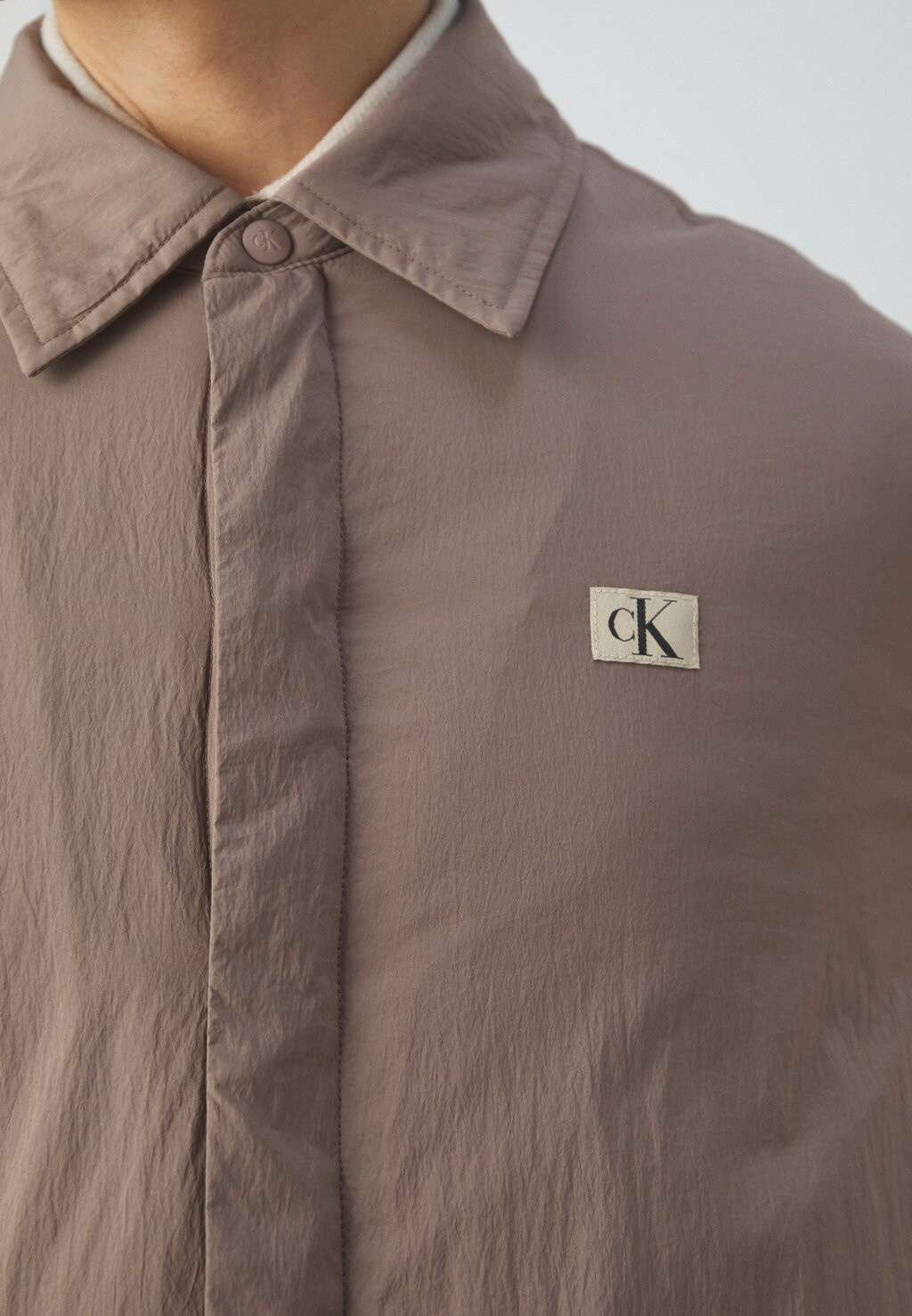 Легкая куртка SHACKET Calvin Klein Jeans, бежевый
Легкая куртка SHACKET Calvin Klein Jeans, бежевый