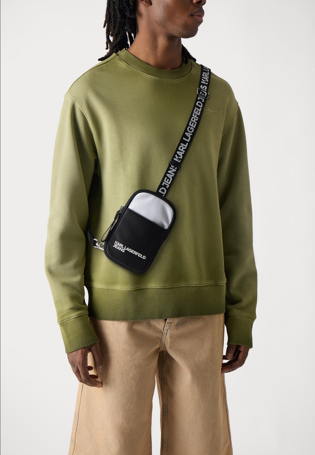 Сумка через плечо ESSENTIAL - Across body bag Karl Lagerfeld Jeans, белый
Сумка через плечо ESSENTIAL - Across body bag Karl Lagerfeld Jeans, белый