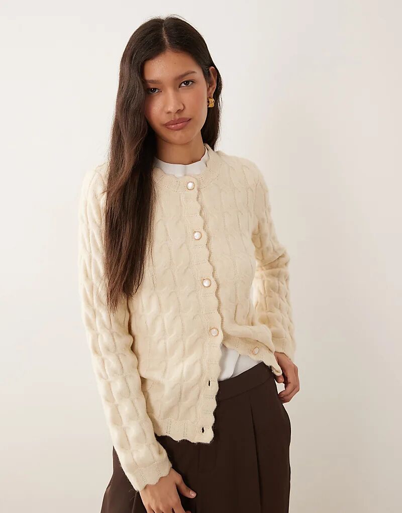 Кардиган YAS с отделкой в виде фестончатого узора кремового цвета
Кардиган YAS с отделкой в виде фестончатого узора кремового цвета