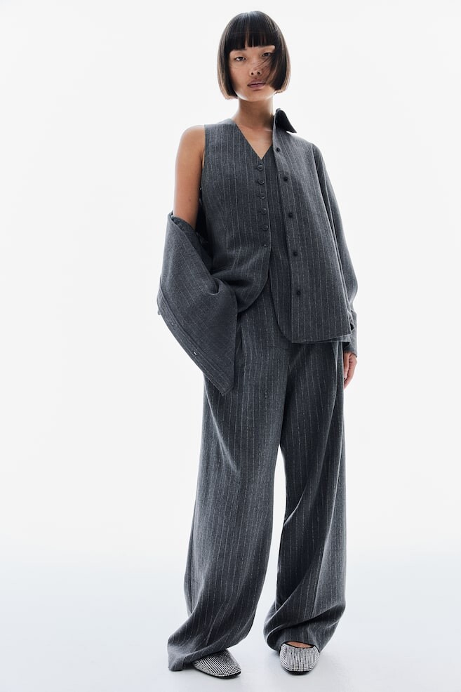 Костюмный жилет из смесовой вискозы H&M, серый
Костюмный жилет из смесовой вискозы H&M, серый