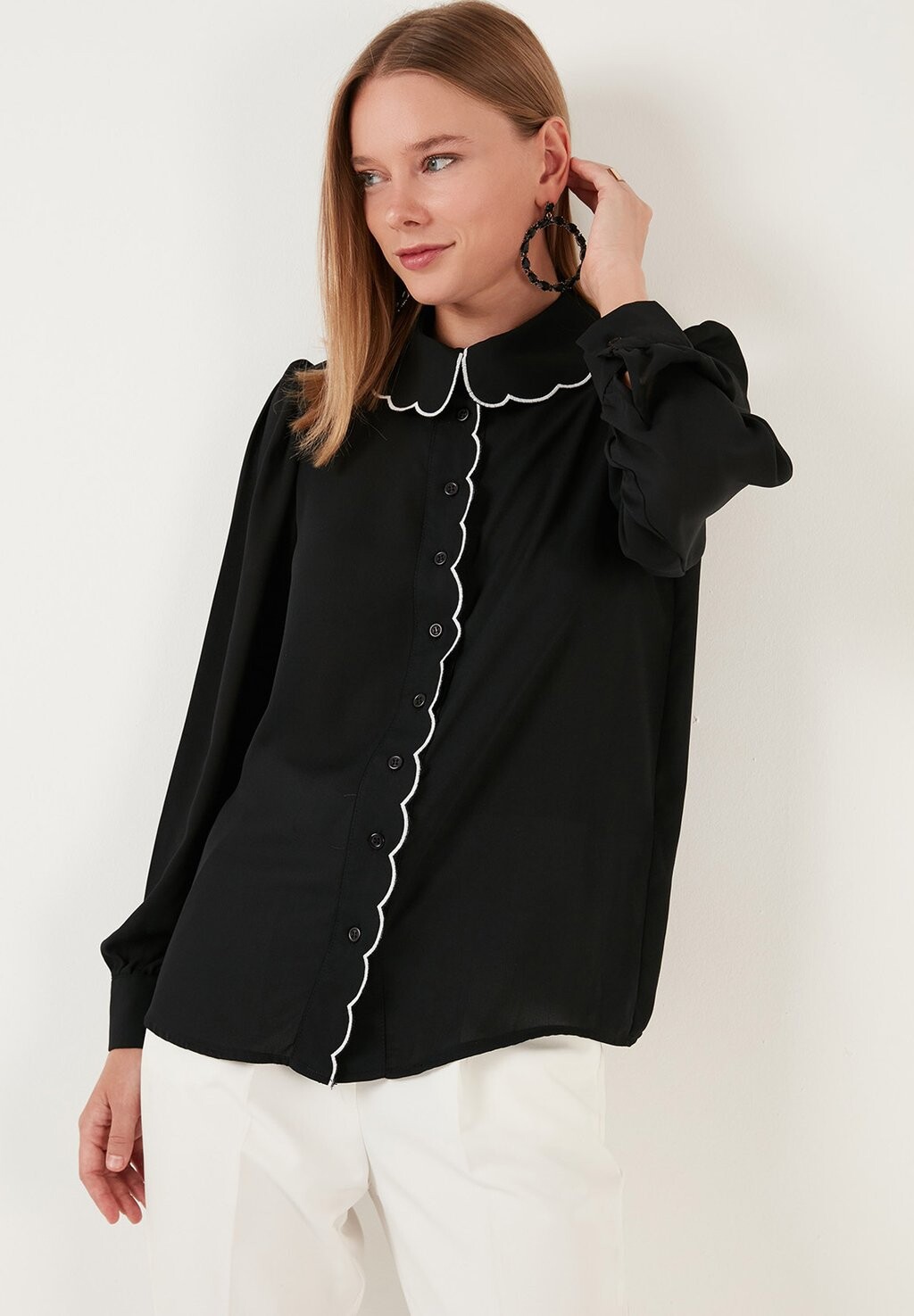 Блузка на пуговицах LELA, черный 
Блузка на пуговицах LELA, черный