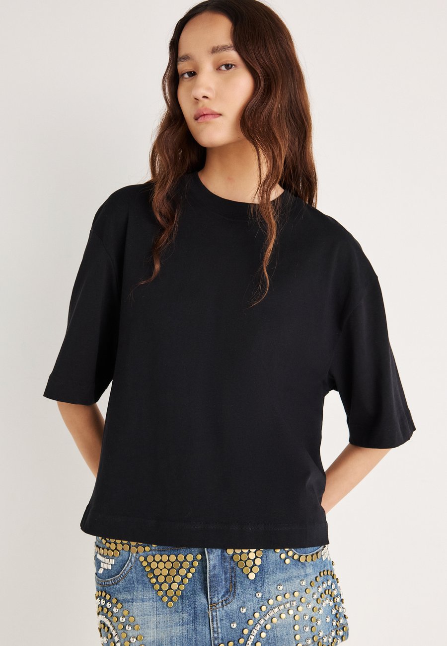 Футболка Gina Tricot BOXY TEE, Black /Black, Черный, Футболка Gina Tricot BOXY TEE, Black /Black
Футболка Gina Tricot BOXY TEE, Black /Black, Черный, Футболка Gina Tricot BOXY TEE, Black /Black