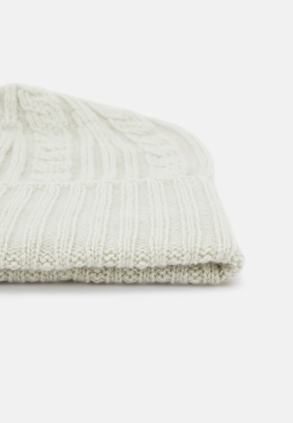 Шапка CABLE BEANIE Johnstons of Elgin, мультиколор
Шапка CABLE BEANIE Johnstons of Elgin, мультиколор