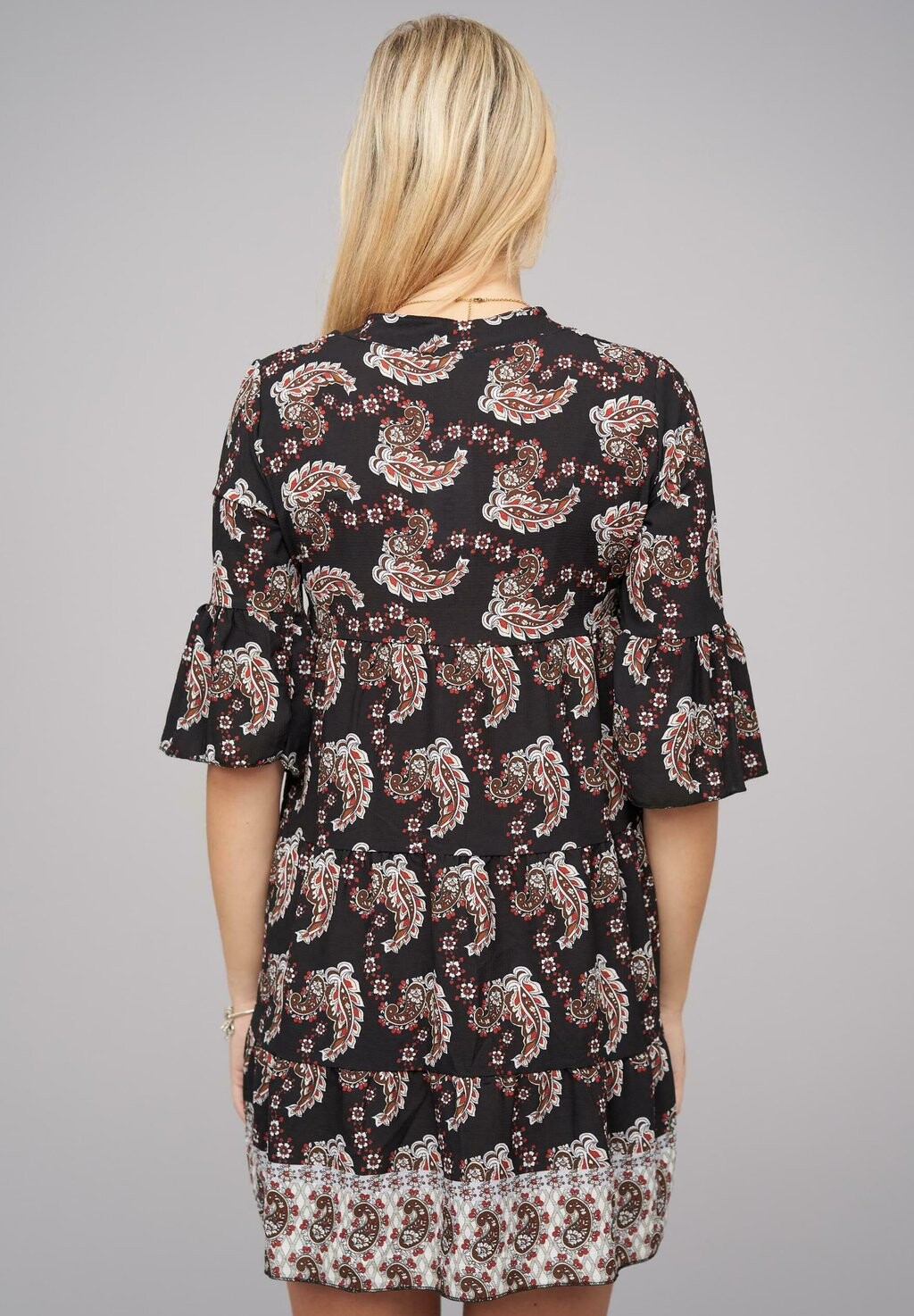 Повседневное платье PAISLEY MIT V-NECK UND ALL OVER PRINT Cloud 5ive, черный
Повседневное платье PAISLEY MIT V-NECK UND ALL OVER PRINT Cloud 5ive, черный