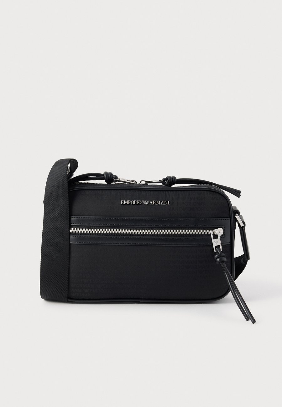 Сумка кросс-боди Emporio Armani Cross body bag, Black
Сумка кросс-боди Emporio Armani Cross body bag, Black