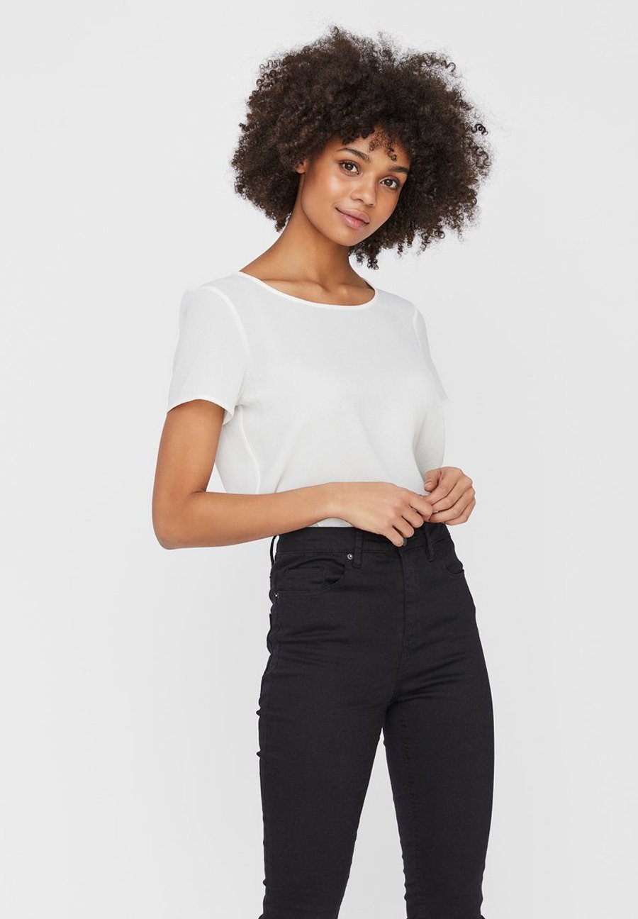 Блуза Vero Moda Curve VMSASHA ZIP, White
Блуза Vero Moda Curve VMSASHA ZIP, White
