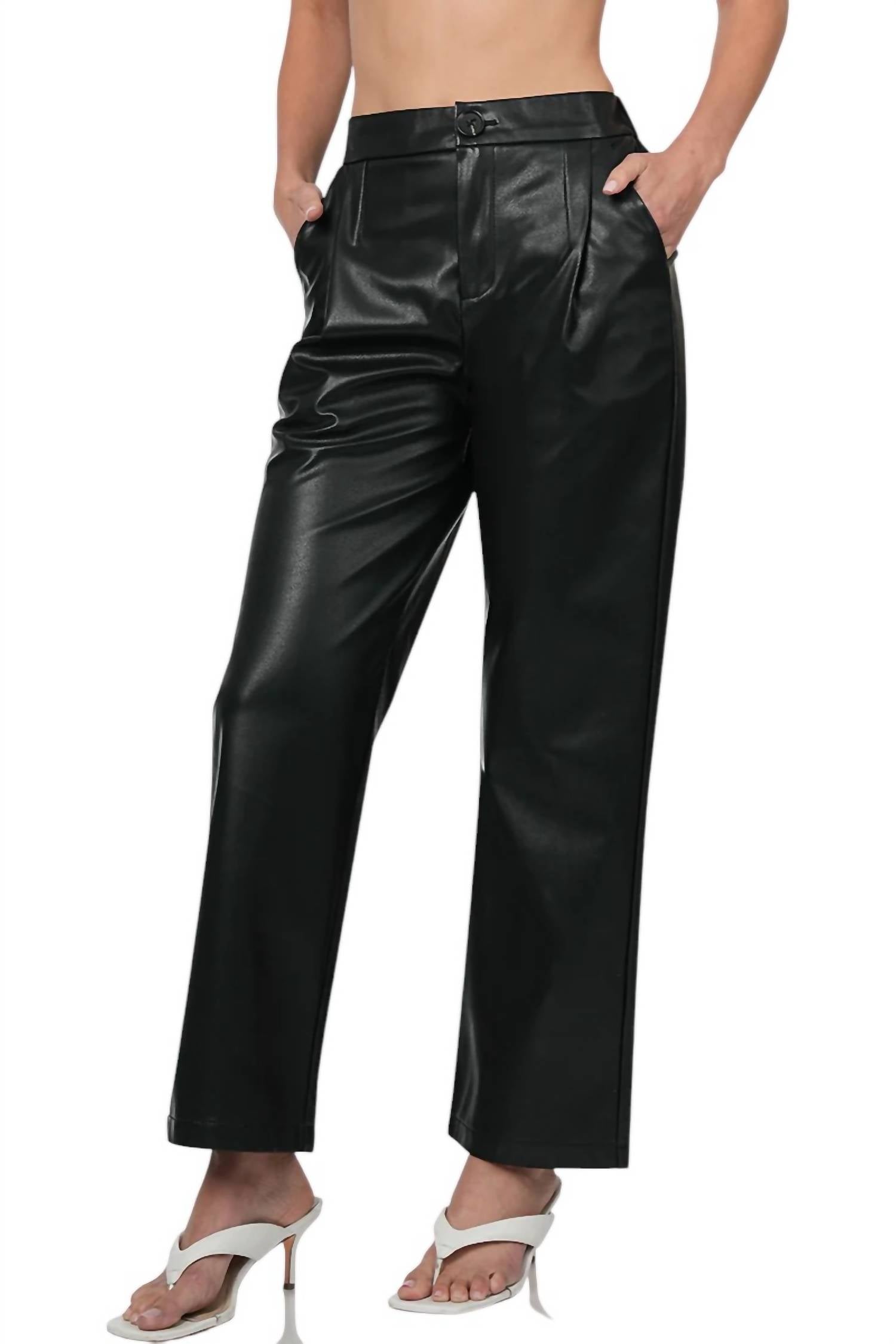 Брюки из искусственной кожи с высокой талией и карманами черного цвета 42POPS
Брюки из искусственной кожи с высокой талией и карманами черного цвета 42POPS