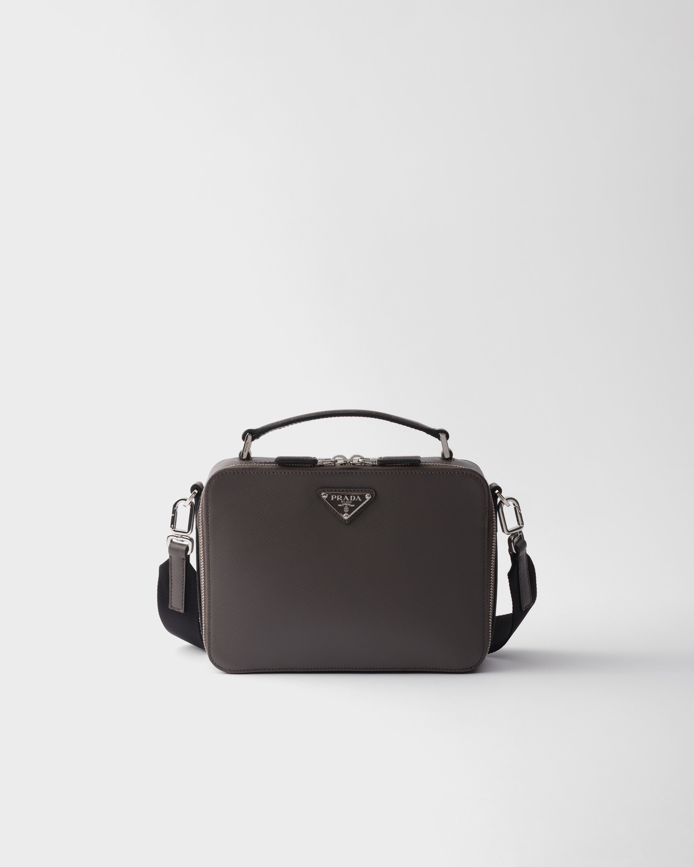 Сумка Prada Brique среднего размера из сафьяновой кожи, серый
Сумка Prada Brique среднего размера из сафьяновой кожи, серый