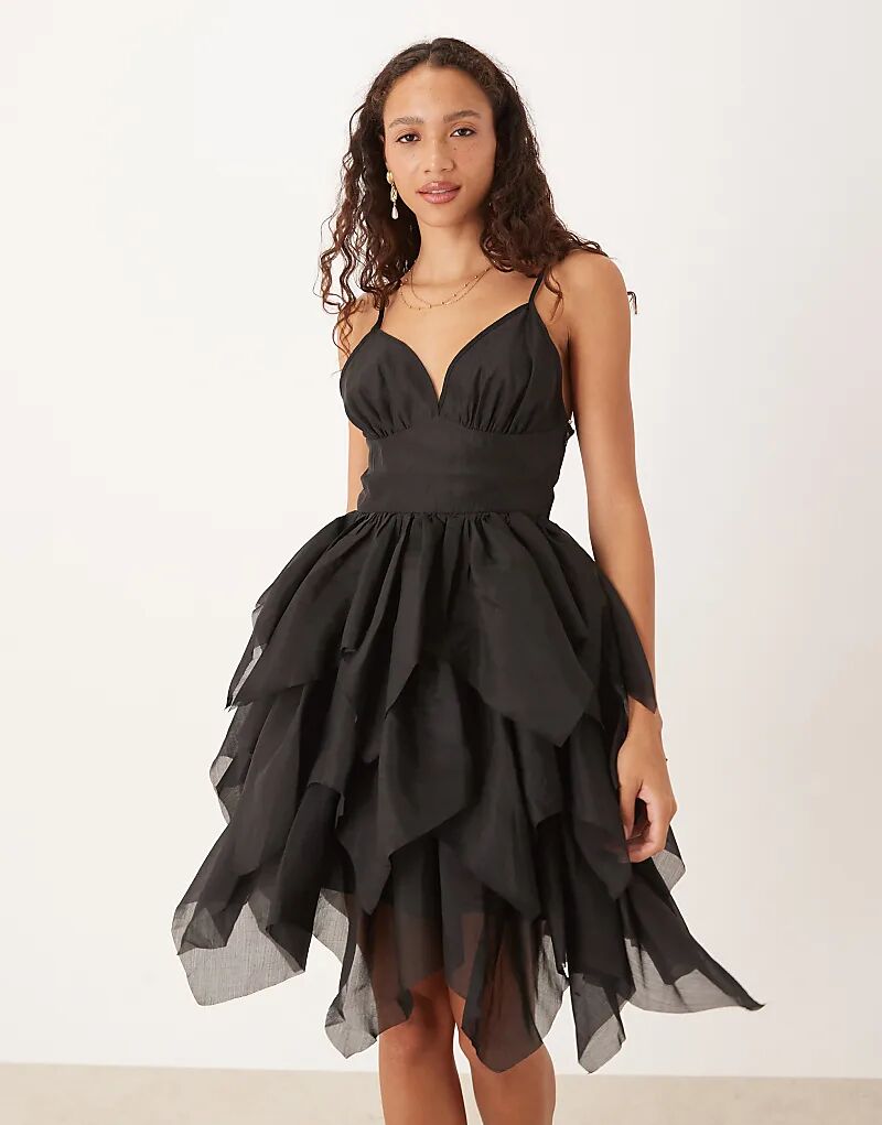 Мини-платье True Decadence с многослойным подолом черного цвета
Мини-платье True Decadence с многослойным подолом черного цвета