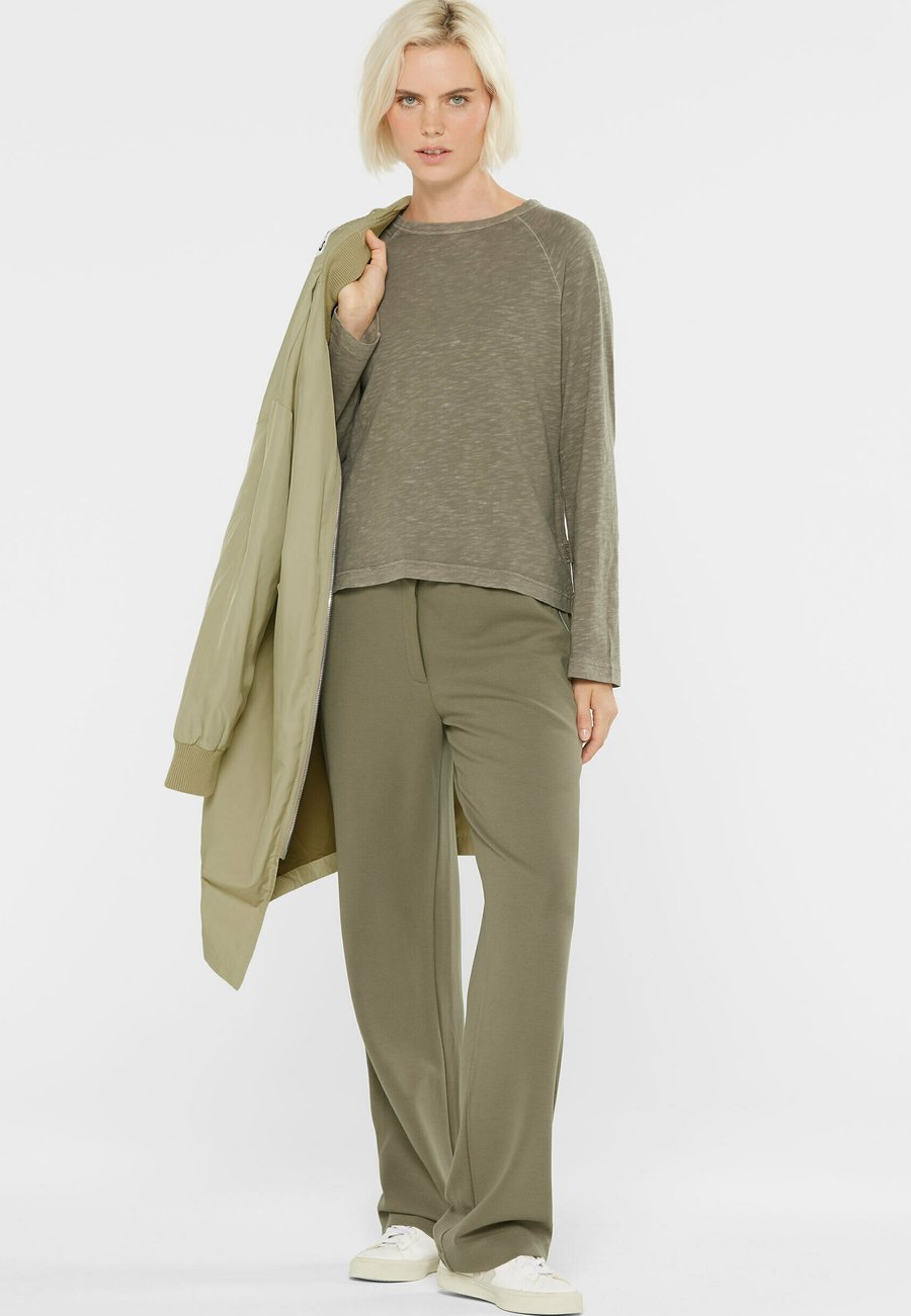 Топ SENSES.THE LABEL LONGSLEEVE TABBY MIT RAGLANÄRMEL, New Khaki/Khaki
Топ SENSES.THE LABEL LONGSLEEVE TABBY MIT RAGLANÄRMEL, New Khaki/Khaki