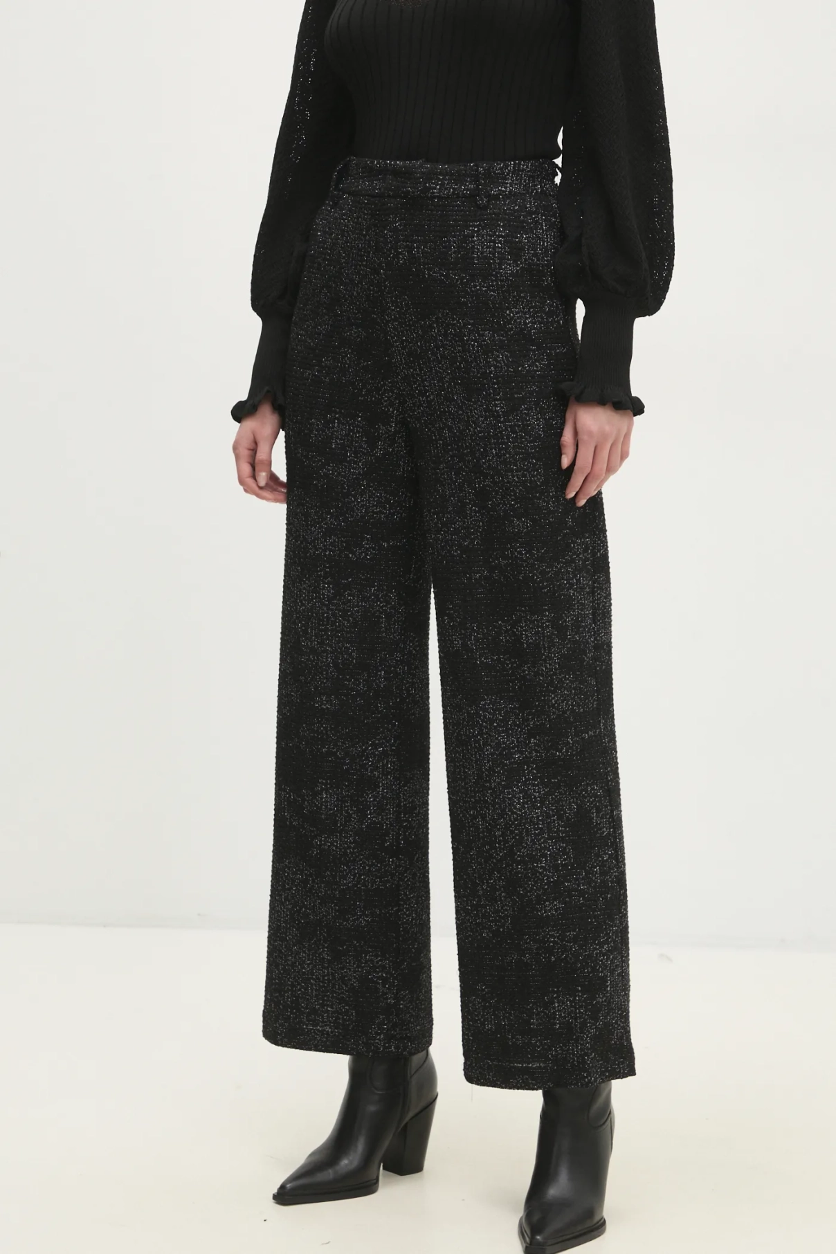 Брюки из смесовой шерсти Answear Lab, черный
Брюки из смесовой шерсти Answear Lab, черный