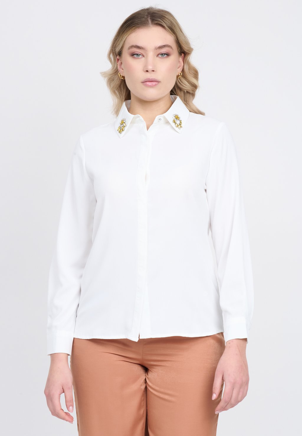 Рубашка BEJEWELED Maison Form'elle, белый
Рубашка BEJEWELED Maison Form'elle, белый