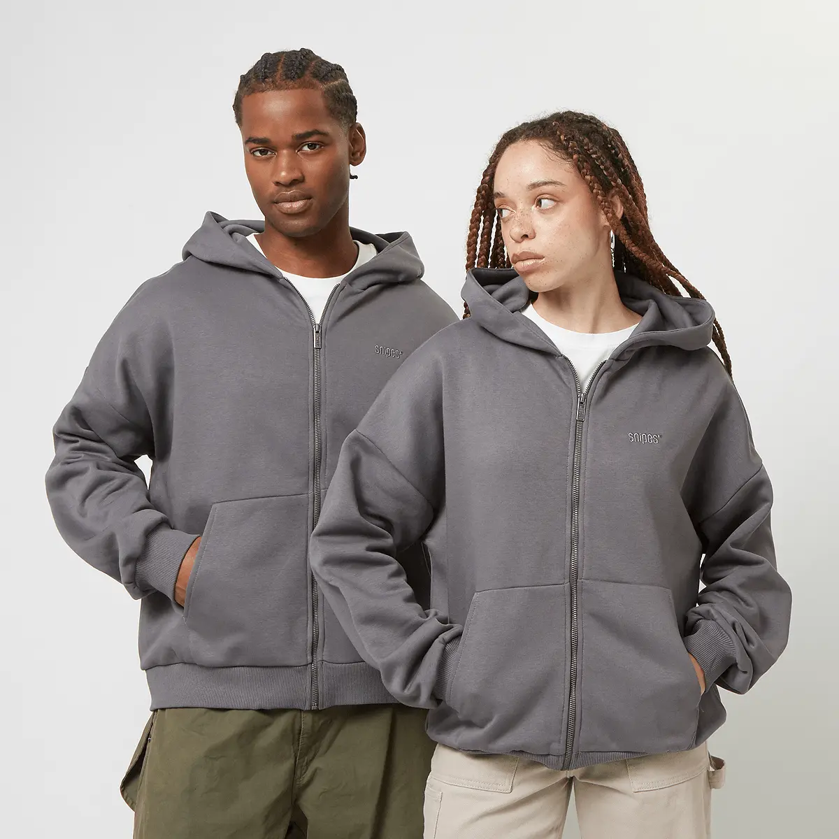 Худи SNIPES Small Logo Essential Oversized Zip, серый
Худи SNIPES Small Logo Essential Oversized Zip, серый