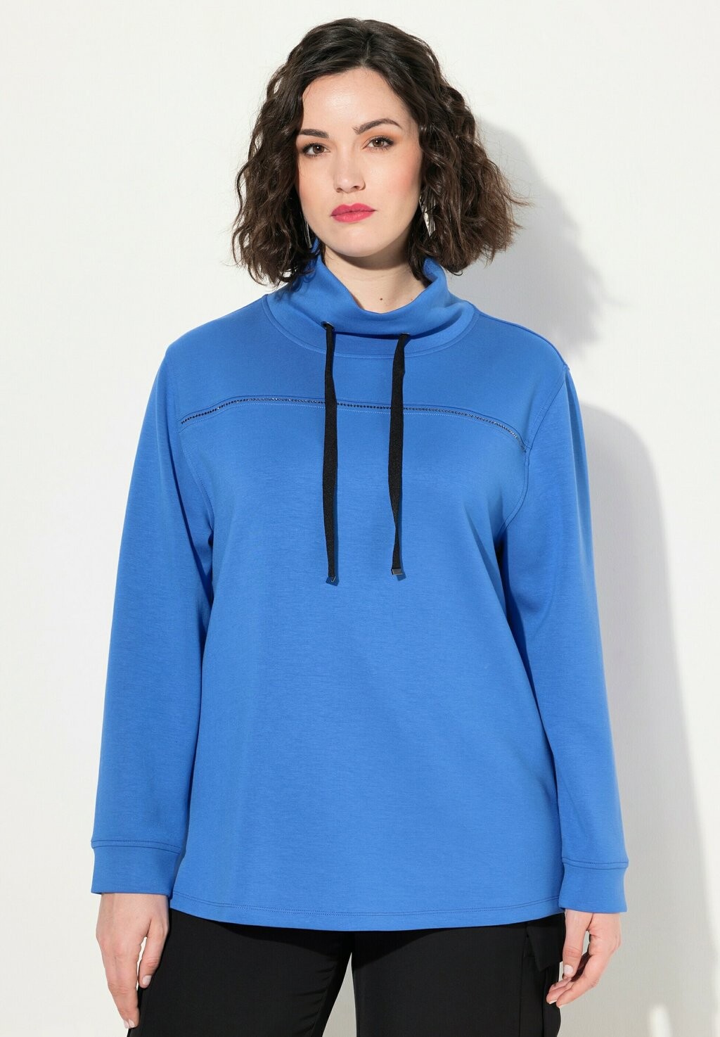 Толстовка AVEC PIERRES FANTAISIE COLLECTION CLASSIC COL MONTANT Ulla Popken, синий
Толстовка AVEC PIERRES FANTAISIE COLLECTION CLASSIC COL MONTANT Ulla Popken, синий