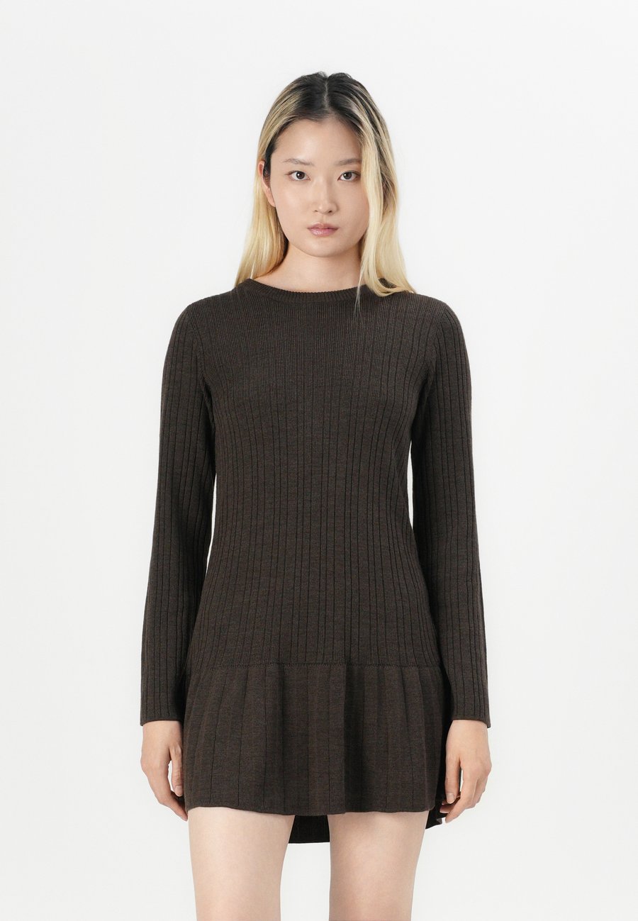 Платье ONLY ONLTESSIE DRESS, Chocolate Martini/Brown
Платье ONLY ONLTESSIE DRESS, Chocolate Martini/Brown