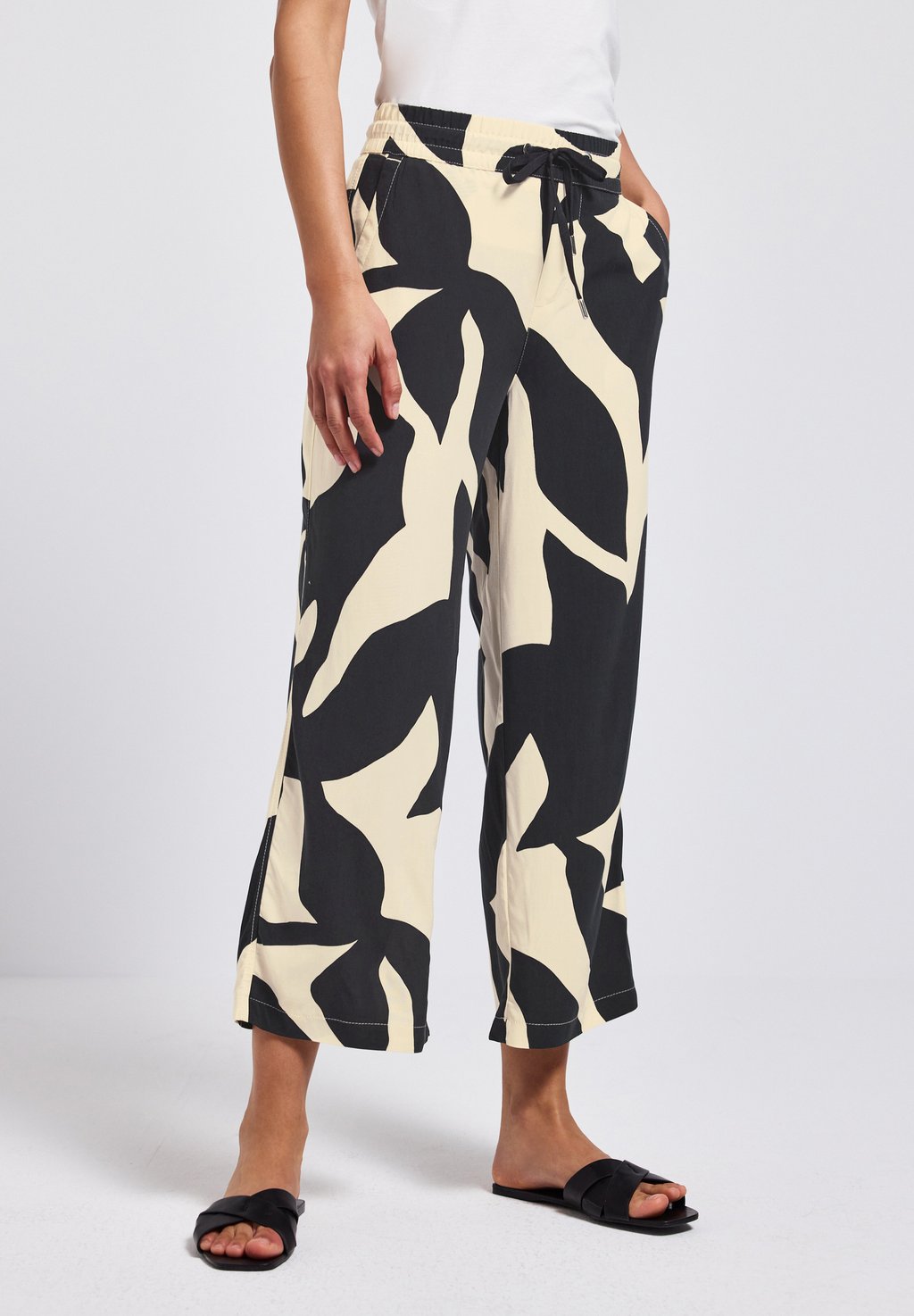 Брюки GEMUSTERTE WIDE Street One, металлик серый
Брюки GEMUSTERTE WIDE Street One, металлик серый