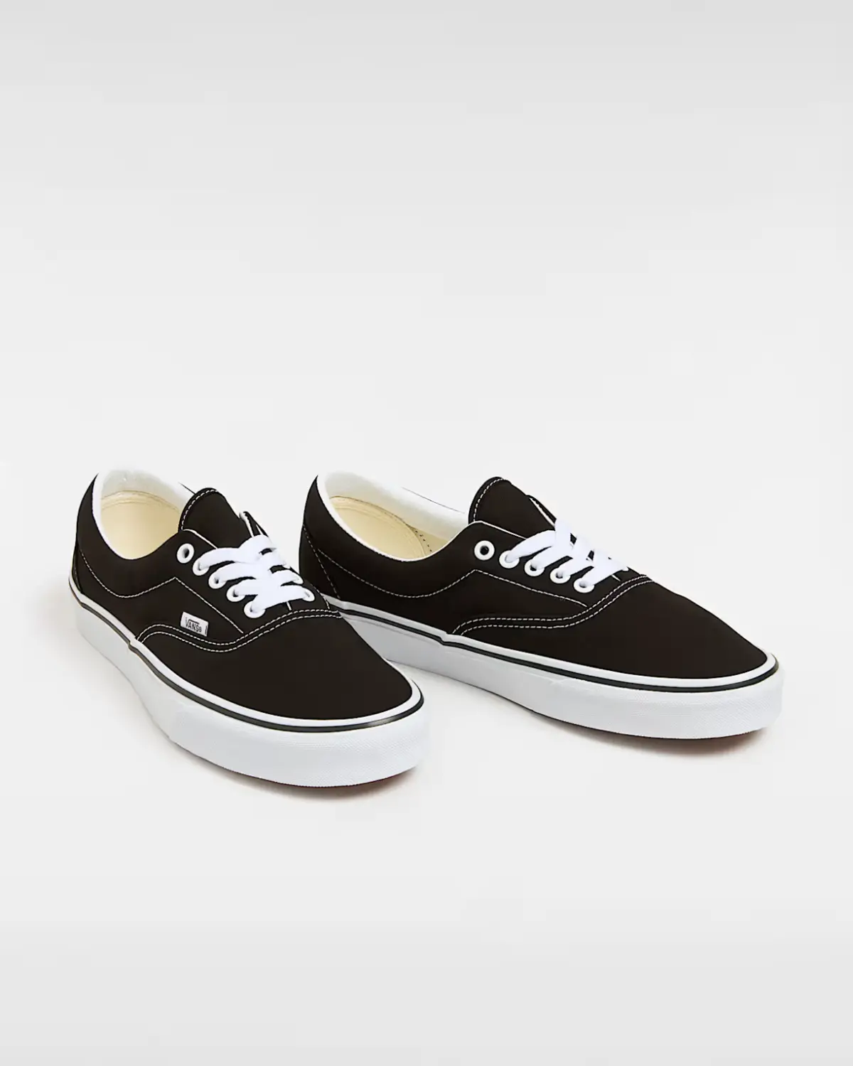 Кроссовки Vans Era VN000EWZBLK мужские черно-белые текстильные скейтборд GBNC481 (Черный, 5)
Кроссовки Vans Era VN000EWZBLK мужские черно-белые текстильные скейтборд GBNC481 (Черный, 5)