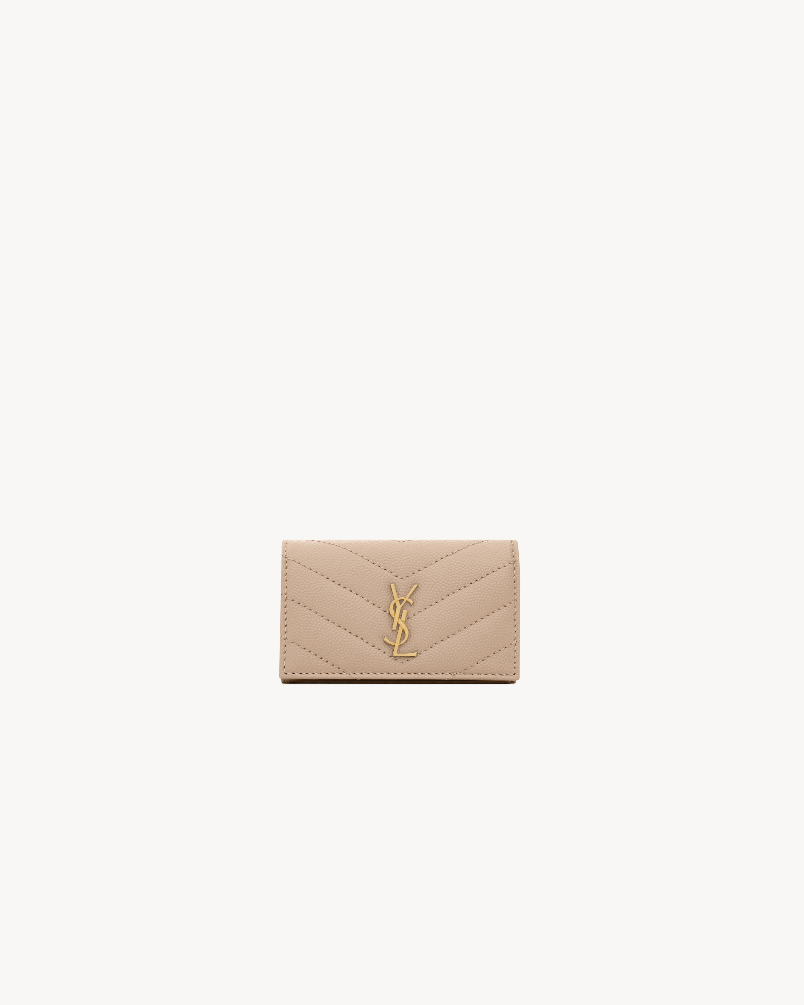 Слим-футляр для ключей Cassandre из стеганой кожи grain de poudre SAINT LAURENT, бежевый
Слим-футляр для ключей Cassandre из стеганой кожи grain de poudre SAINT LAURENT, бежевый