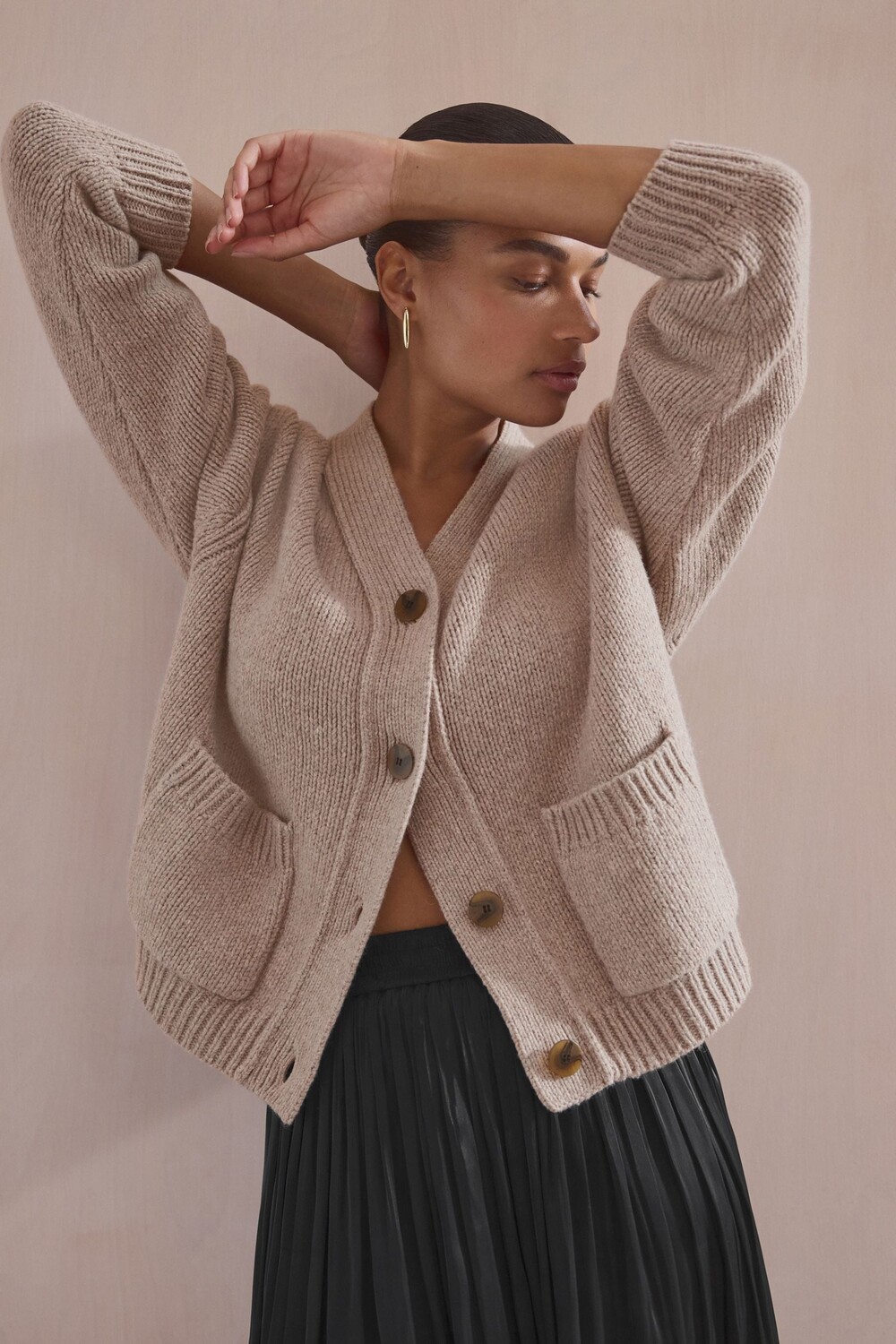 Мягкий на ощупь вязаный кардиган из смеси шерсти яка с передним карманом Next, нейтральный
Мягкий на ощупь вязаный кардиган из смеси шерсти яка с передним карманом Next, нейтральный