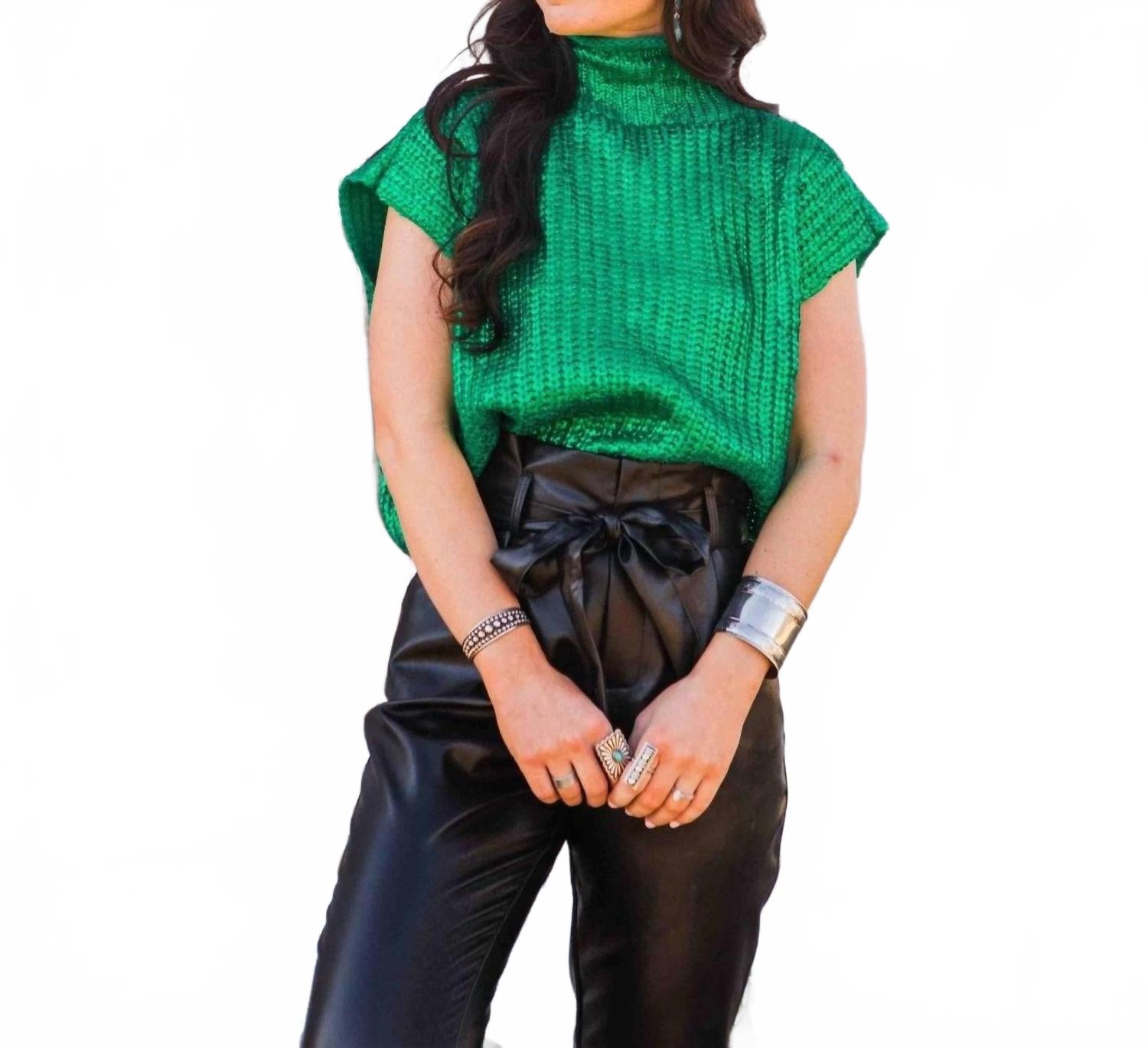 Зеленый свитер с металлизированной фольгой SHE + SKY
Зеленый свитер с металлизированной фольгой SHE + SKY