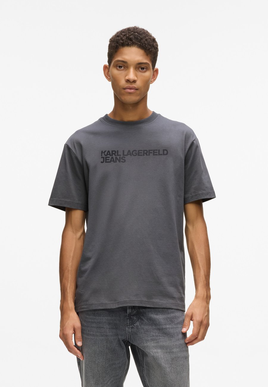 Футболка Karl Lagerfeld Jeans ESSENTIAL TEE, Magnet/Grey, Серый, Футболка Karl Lagerfeld Jeans ESSENTIAL TEE, Magnet/Grey
Футболка Karl Lagerfeld Jeans ESSENTIAL TEE, Magnet/Grey, Серый, Футболка Karl Lagerfeld Jeans ESSENTIAL TEE, Magnet/Grey