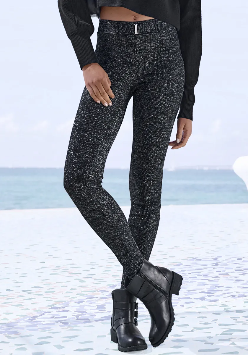 Леггинсы LASCANA с прикрепленным поясом спереди, серебристый
Леггинсы LASCANA с прикрепленным поясом спереди, серебристый