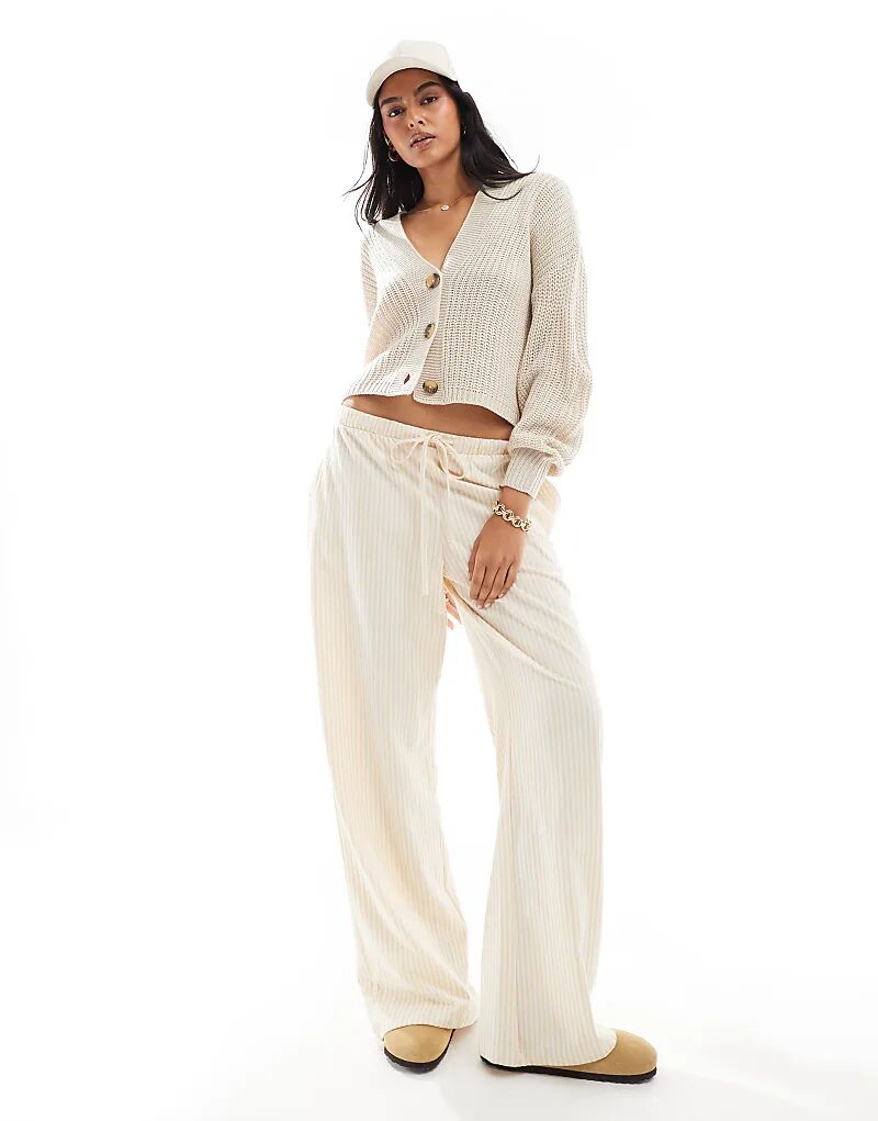 Вязаный кардиган в камне ONLY
Вязаный кардиган в камне ONLY