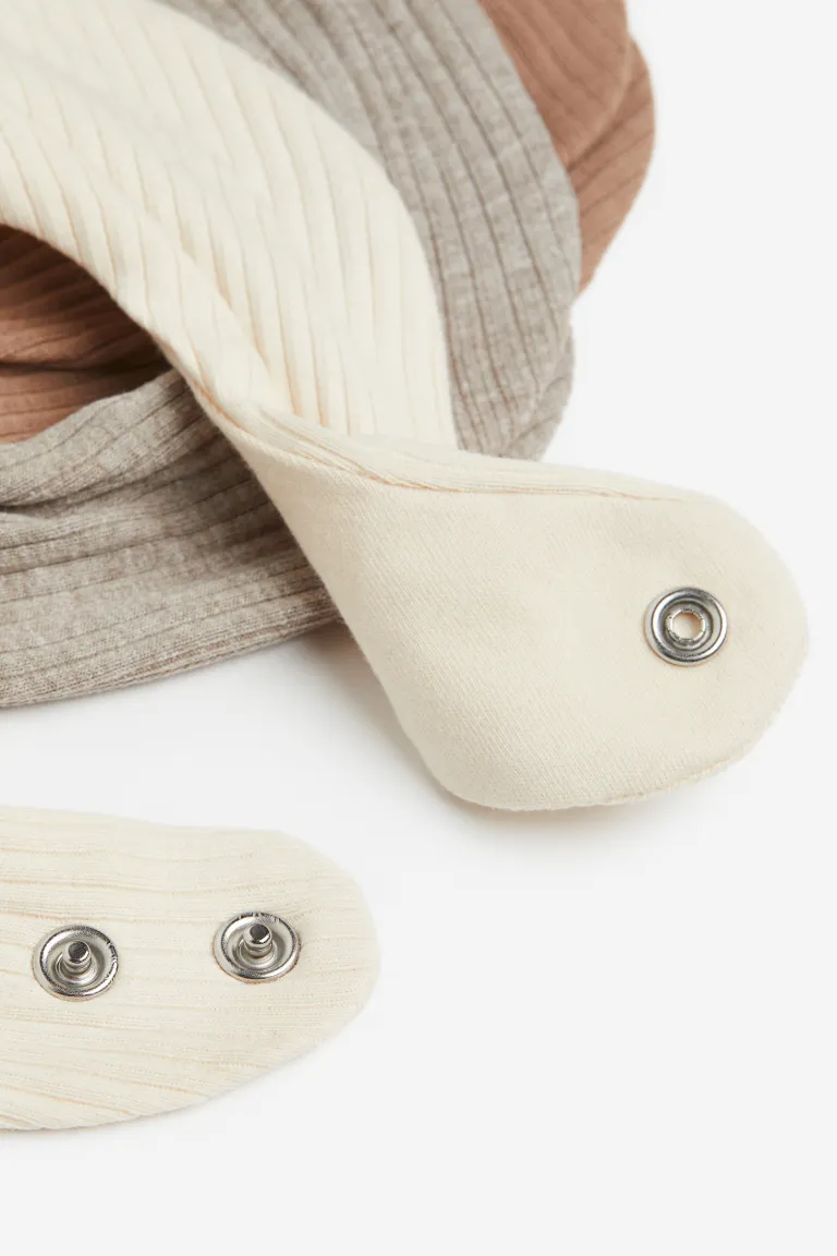 Набор из 3 треугольных шарфов в рубчик H&M, белый
Набор из 3 треугольных шарфов в рубчик H&M, белый