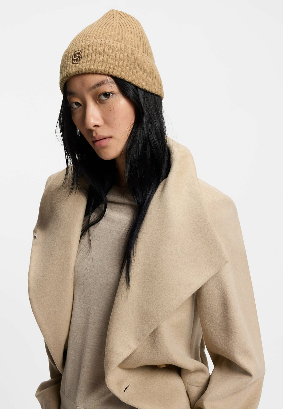 Шапка BOSS LEAH ICON, Beige
Шапка BOSS LEAH ICON, Beige
