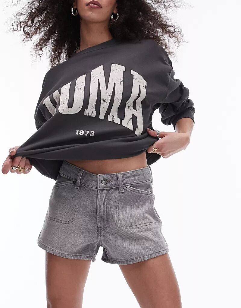 Серые джинсовые шорты Topshop 
Серые джинсовые шорты Topshop