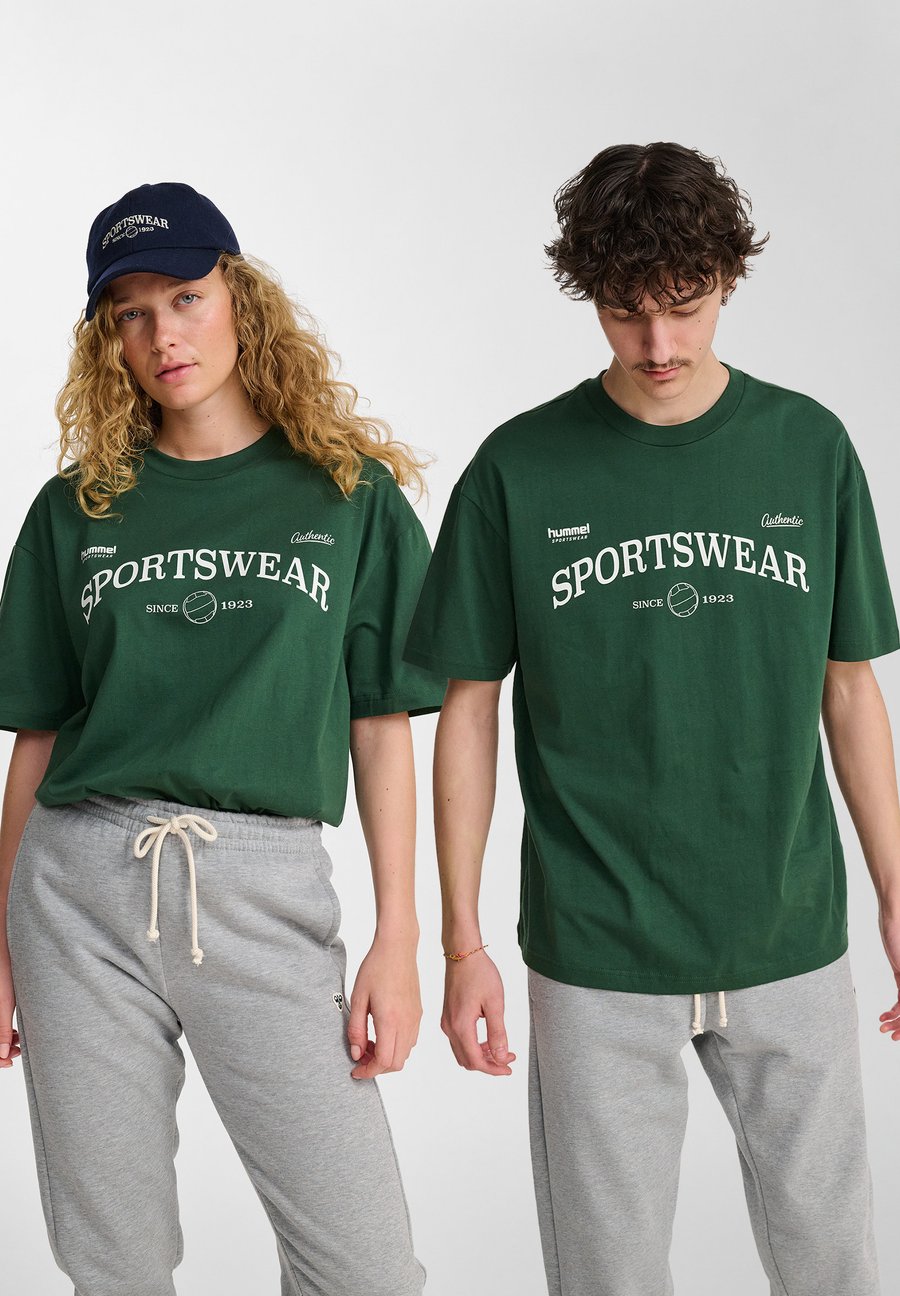 Футболка Hummel LOOSE S/S CLUB, Dark Green, Зеленый, Футболка Hummel LOOSE S/S CLUB, Dark Green
Футболка Hummel LOOSE S/S CLUB, Dark Green, Зеленый, Футболка Hummel LOOSE S/S CLUB, Dark Green