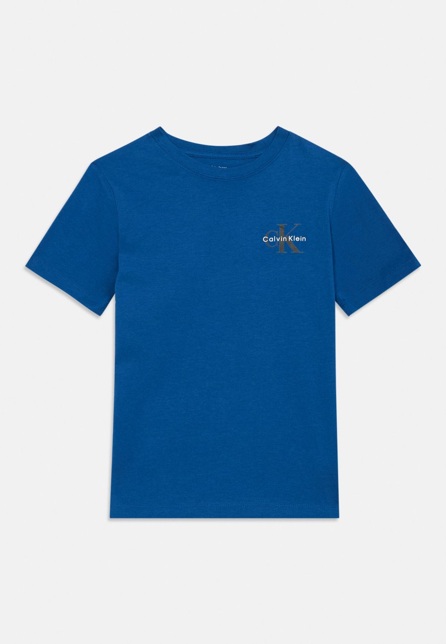 Футболка Calvin Klein Jeans CHEST MONOLOGO UNISEX, Admiral Blue/Blue, Синий, Футболка Calvin Klein Jeans CHEST MONOLOGO UNISEX, Admiral Blue/Blue
Футболка Calvin Klein Jeans CHEST MONOLOGO UNISEX, Admiral Blue/Blue, Синий, Футболка Calvin Klein Jeans CHEST MONOLOGO UNISEX, Admiral Blue/Blue