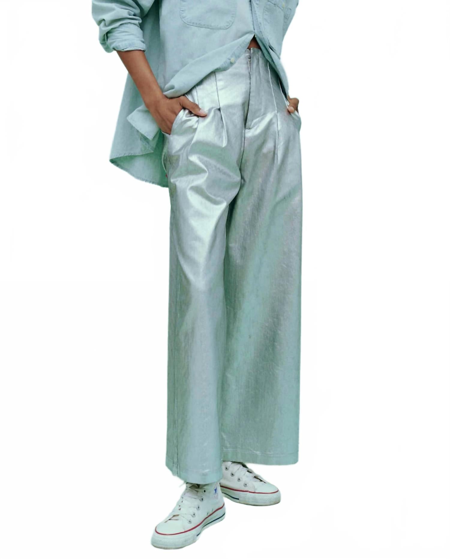 Скульптурные брюки серебристого цвета THE GREAT
Скульптурные брюки серебристого цвета THE GREAT