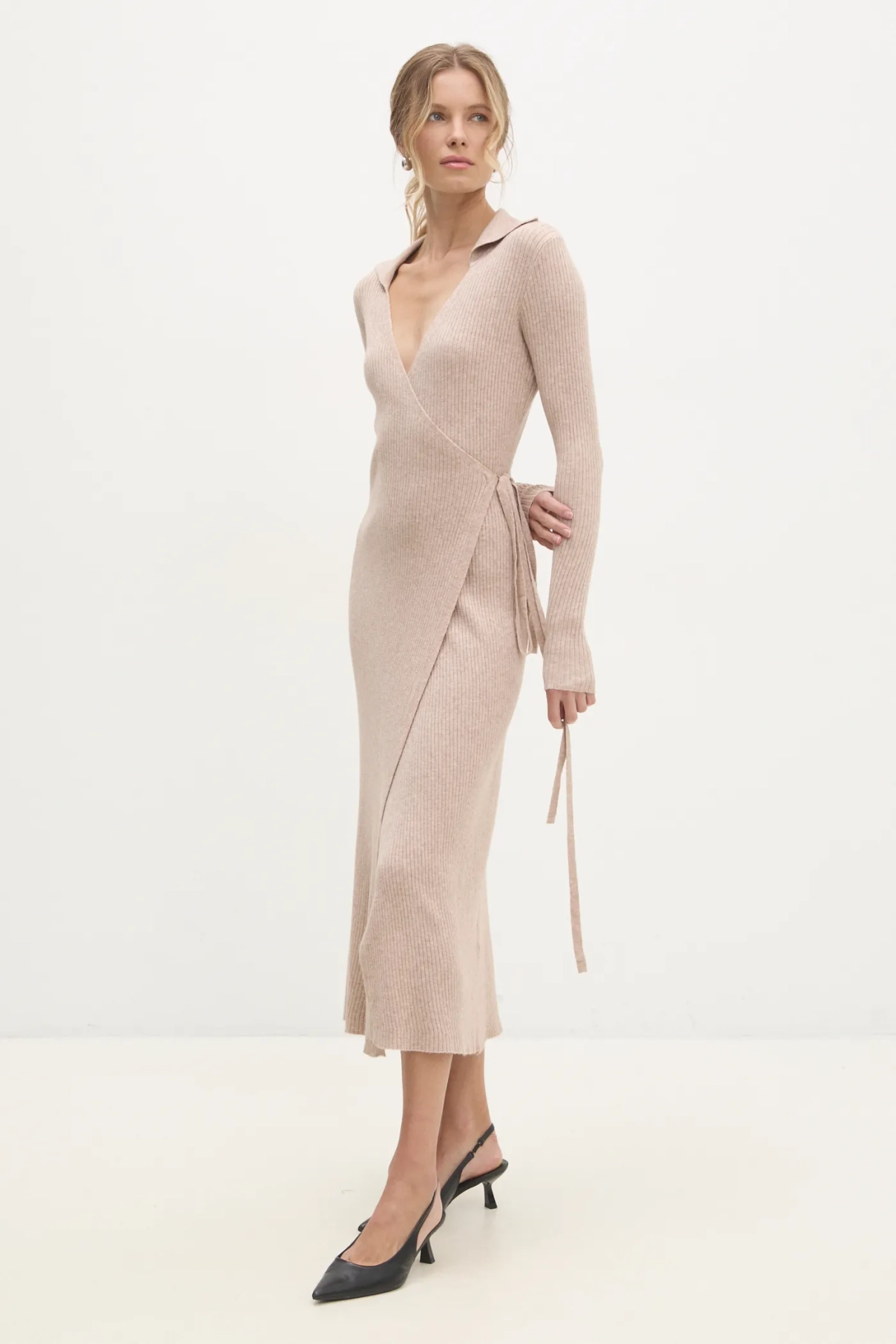 Платье Answear Lab, бежевый
Платье Answear Lab, бежевый