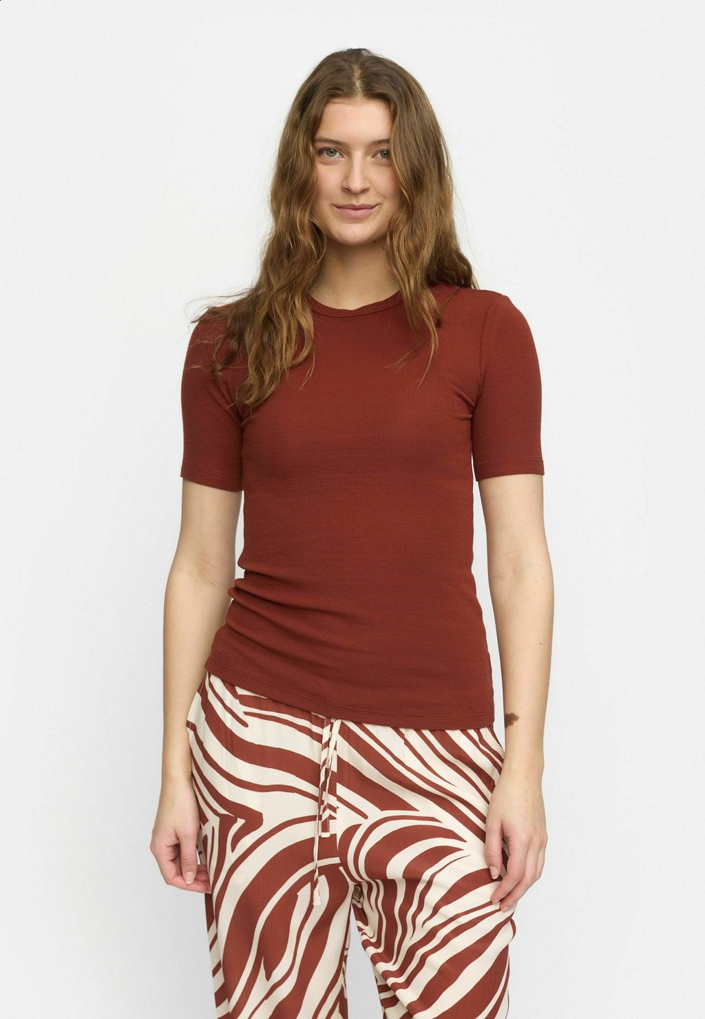 Базовая футболка Soft Rebels, коричневый
Базовая футболка Soft Rebels, коричневый