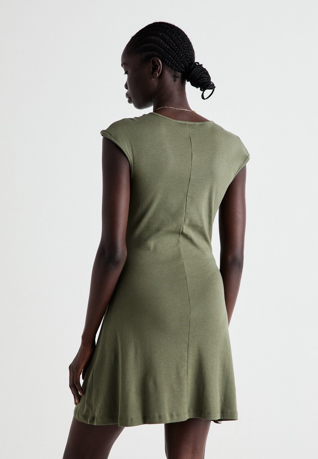 Трикотажное платье NMDORA MINI DRESS VIP Noisy May, хаки 
Трикотажное платье NMDORA MINI DRESS VIP Noisy May, хаки