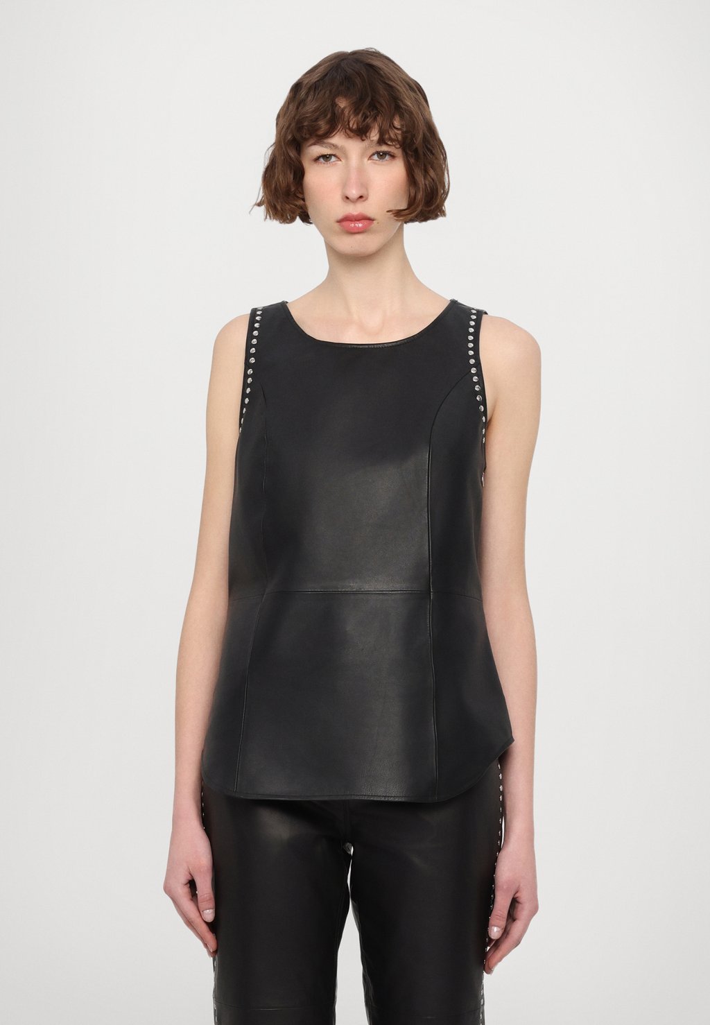 Топ JETT STUDIO ID, черный
Топ JETT STUDIO ID, черный