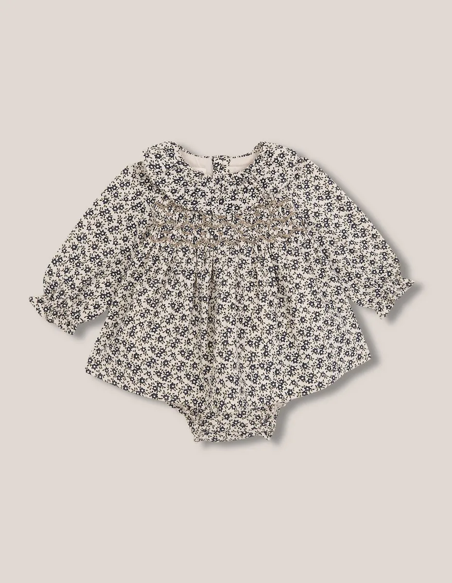 Детское платье с цветочным принтом и ручной вышивкой «гнездо пчелы» Gocco, белый
Детское платье с цветочным принтом и ручной вышивкой «гнездо пчелы» Gocco, белый